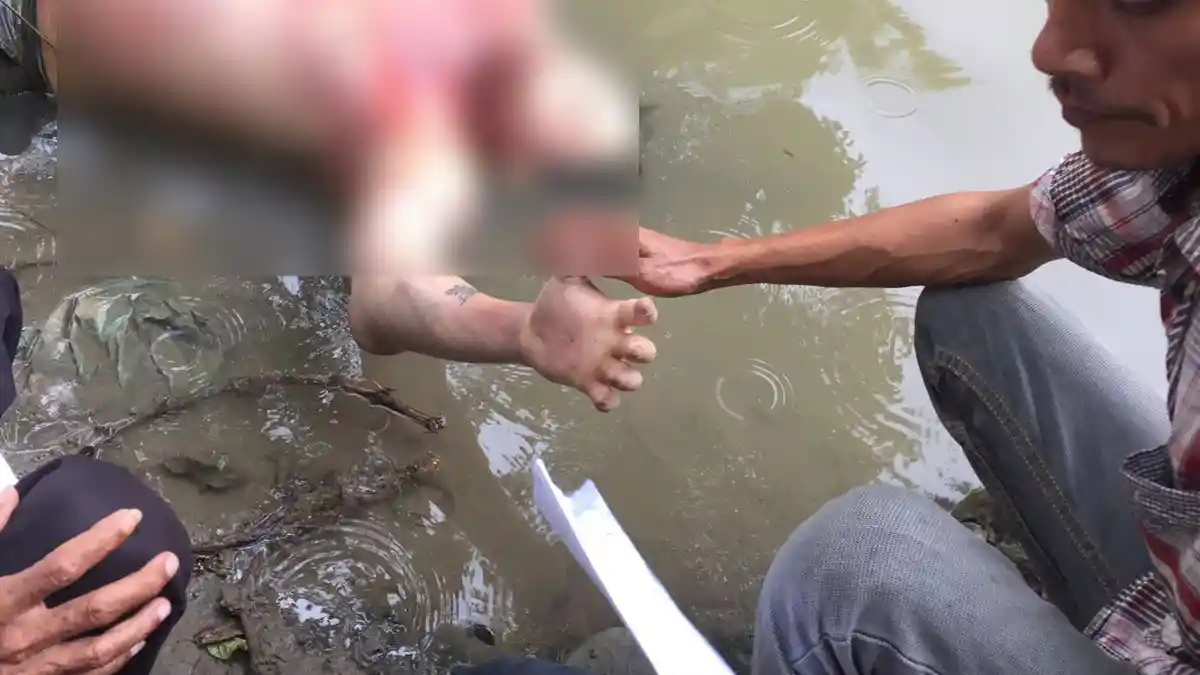 Mayat Tanpa Identitas Mengambang di Kolam Retensi Hebohkan Warga, Ditemukan Pisau Dalam Saku Celana