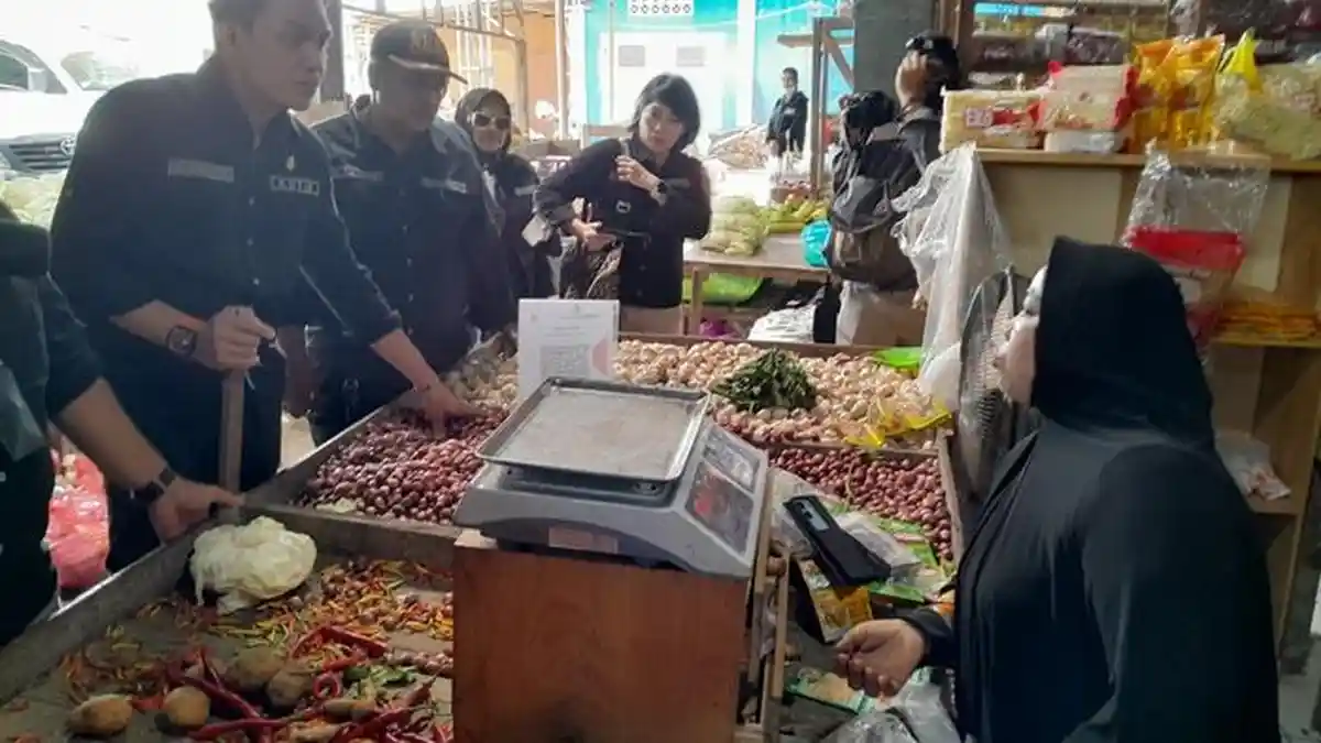 Monitoring Harga Sembako Jelang Ramadan, Disperindag Kutim Sidak di Pasar Induk Sangatta