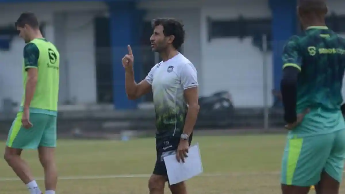 Persib Bandung vs Rans Nusantara, Luis Milla Pimpin Latihan Perdana, Lini Belakang Masih Jadi PR