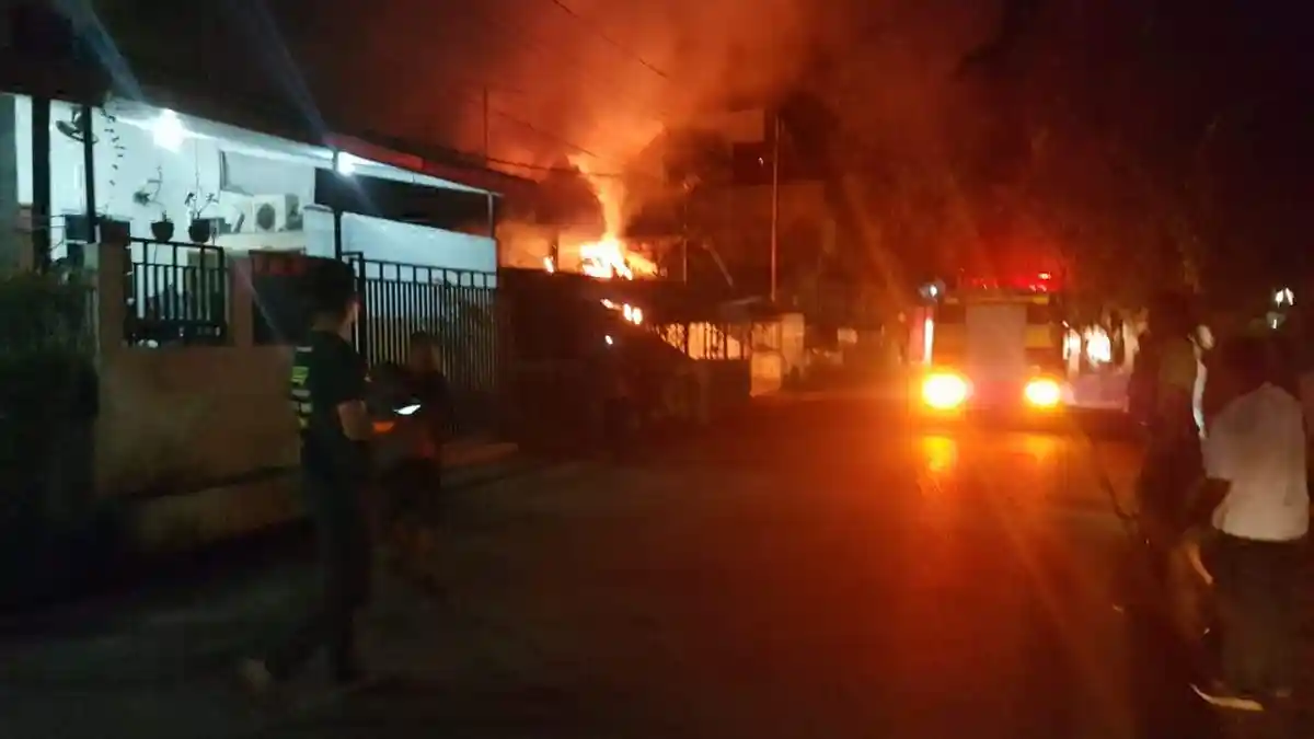 Sebuah Ruko Terbakar, Tujuh Orang Tewas