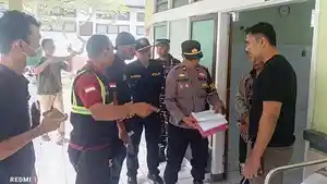 Proses-serahterima-jenazah-ke-pihak-keluarga-di-RSU-Negara.jpg
