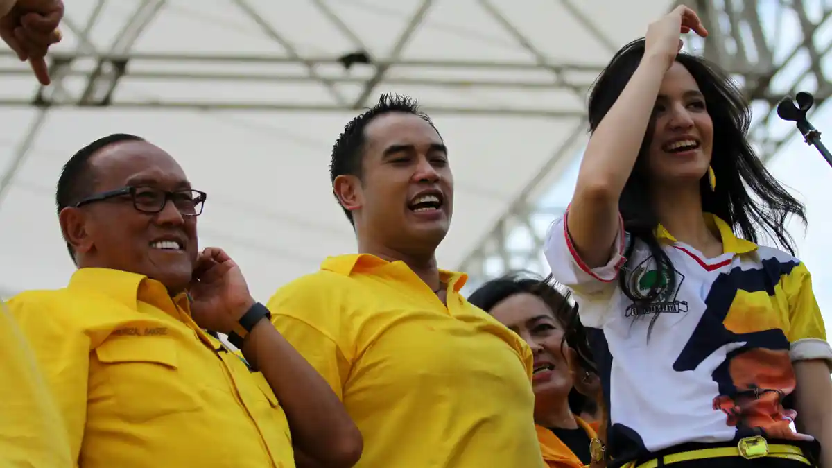 Siang Ini, ARB Berorasi di Kampung Jokowi Bareng Putri Soeharto