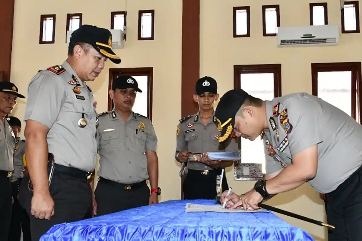 Tandatangan Komitmen Berantas Narkoba, Kapolres Aceh Timur Imbau Anggotanya tidak Terlibat Narkoba