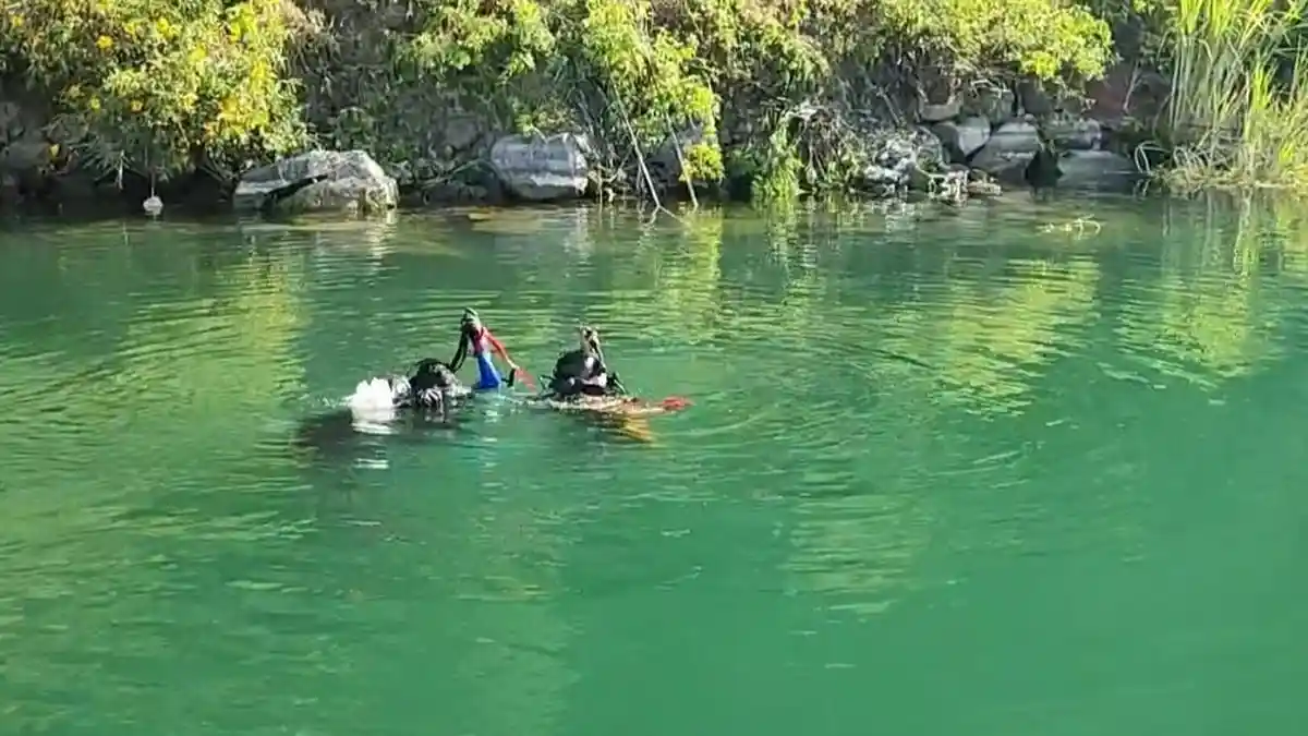 Tim Penyelam Basarnas Susuri Danau Toba Cek Isi Mobil yang Terjun ke Perairan Tongging