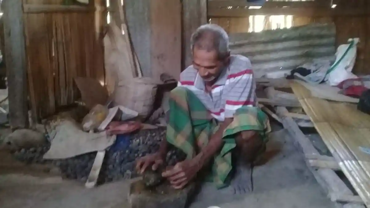 Kakek Ini Hidup Sebatang Kara di Gubuk Reyot, Sering Menahan Lapar, Hasil Kerjanya Tak Seberapa