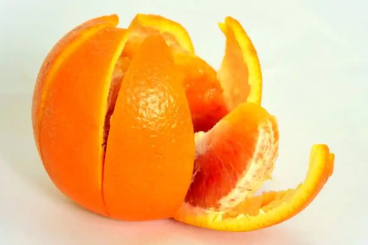 Jangan Dibuang! Inilah 7 Manfaat Rahasia Kulit Jeruk yang Belum Diketahui, No 7 Memutihkan Gigi