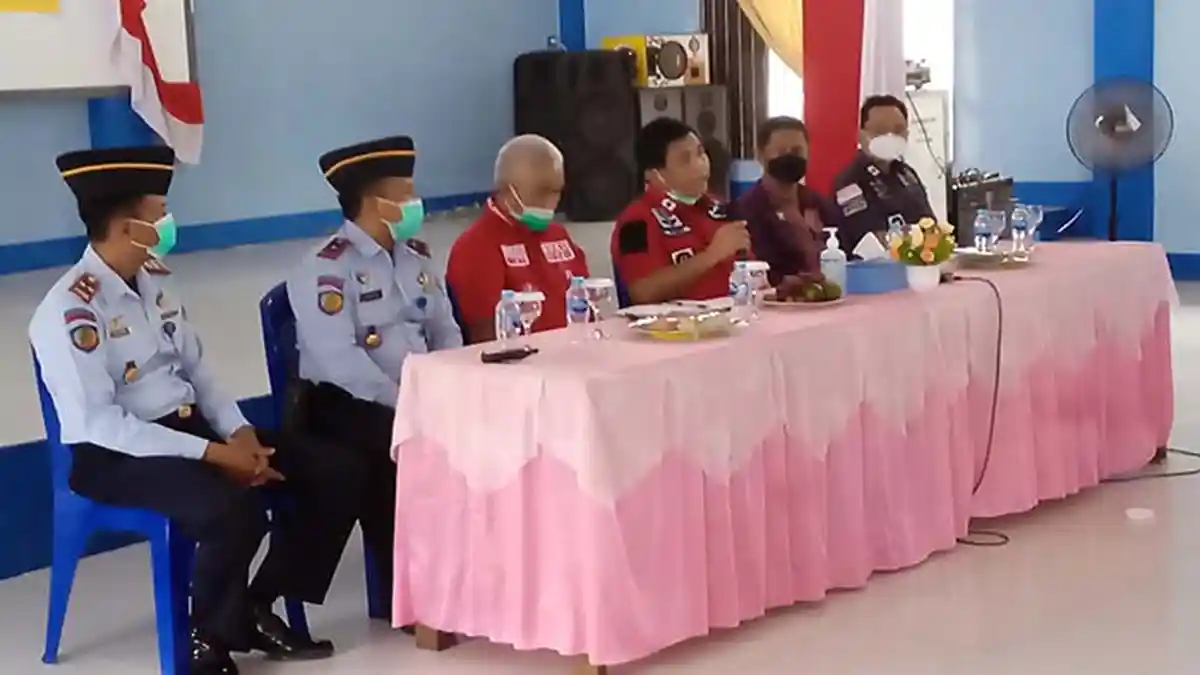 Kakanwil Kemenkumham Kalbar Beri Pengarahan Serta Penguatan Tusi Bagi Petugas Rutan dan Bapas Sambas