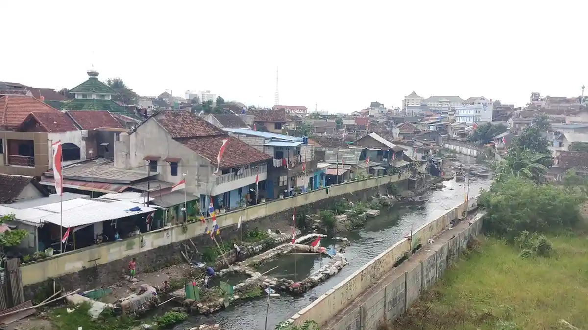 Bangkitkan Ekonomi Masyarakat, Warga Bantaran Kali Code Inisiasi Pasar Kali Online