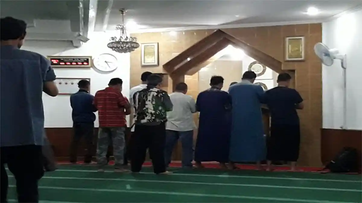 Pemain Persib Bandung Sempatkan Salat Tepat Waktu Sebelum Berangkat Latihan Perdana