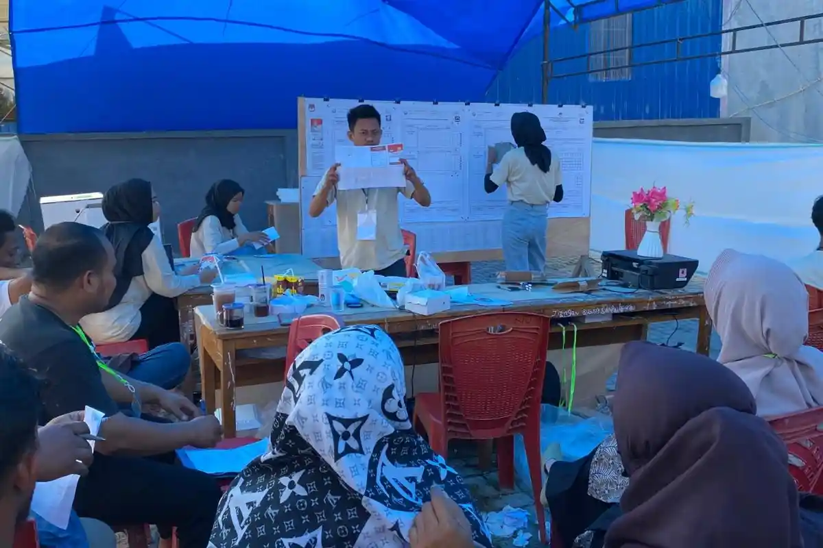 Raih 225 Suara, Paslon Gubernur Sulawesi Tenggara Andi Sumangerukka-Hugua Unggul di TPS ASR Memilih
