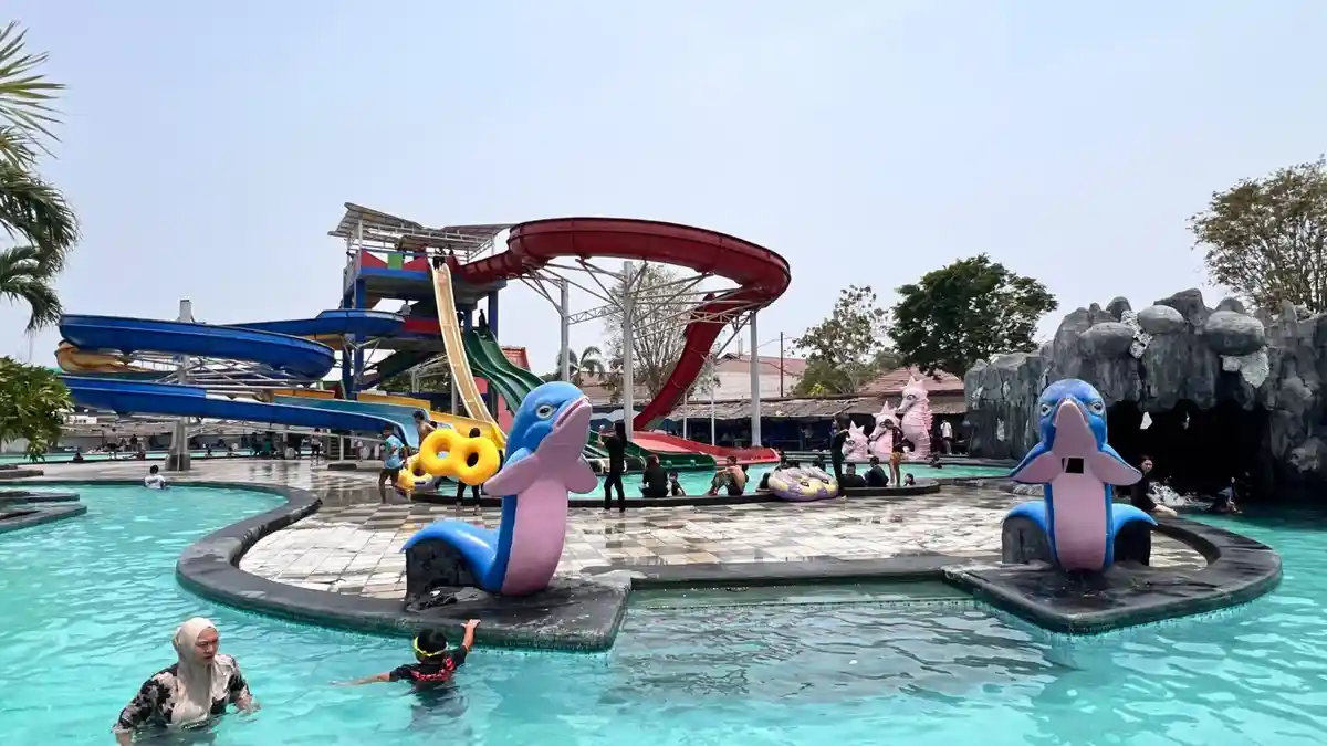 Objek Wisata Planet Water Boom Gorontalo Ramai Dikunjungi Akhir Pekan ...