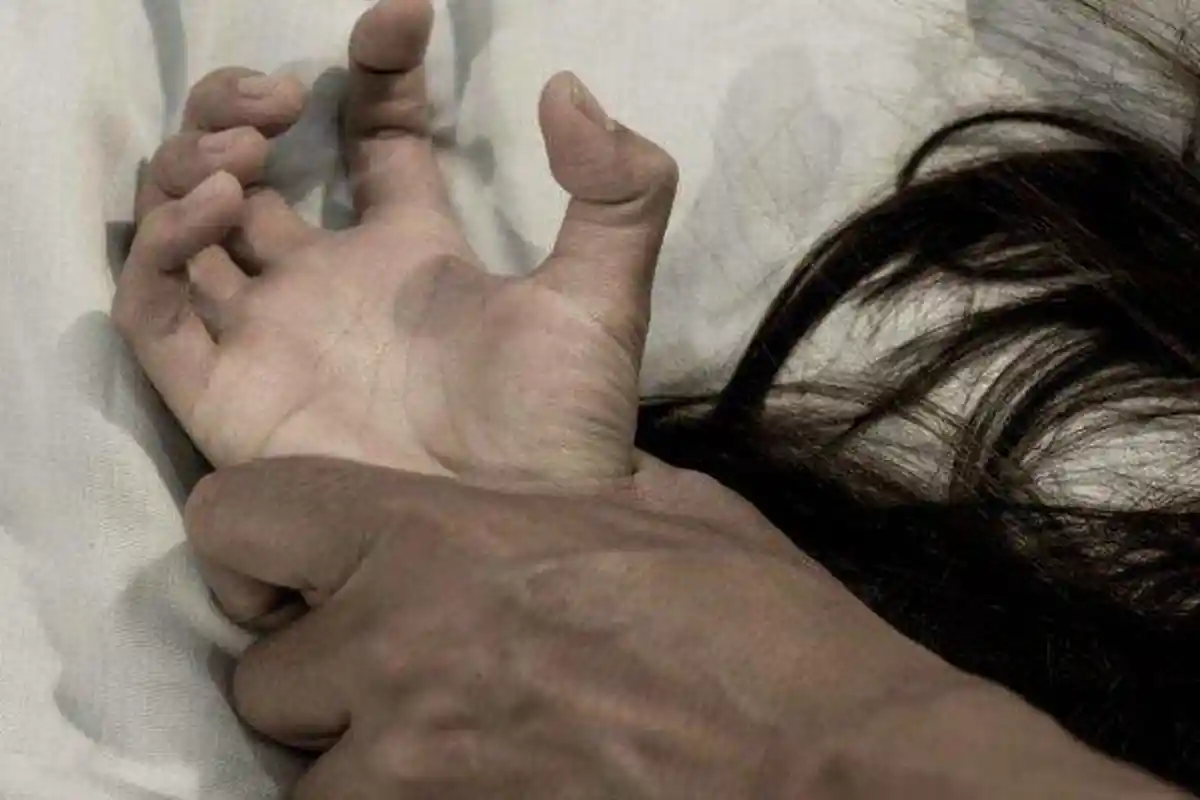 Gadis 15 Tahun di Gresik Dicekoki Miras dan Dirudapaksa Temannya di Gubuk Sawah