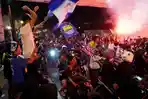 Ribuan-Bobotoh-Konvoi-Persib-Juara-di-Kota-Bandung_20250510_203619.jpg