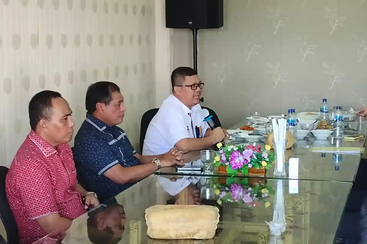 Nurdin Halid Ajak Rocky Gerung dan 3 Bakal Capres Hadir Sepanggung di Silatnas IKA UNM