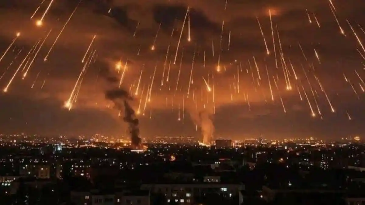 Serangan Terbaru Iran Hantam Tel Aviv dan Haifa, Puluhan Terluka, 10.000 Orang Mengungsi