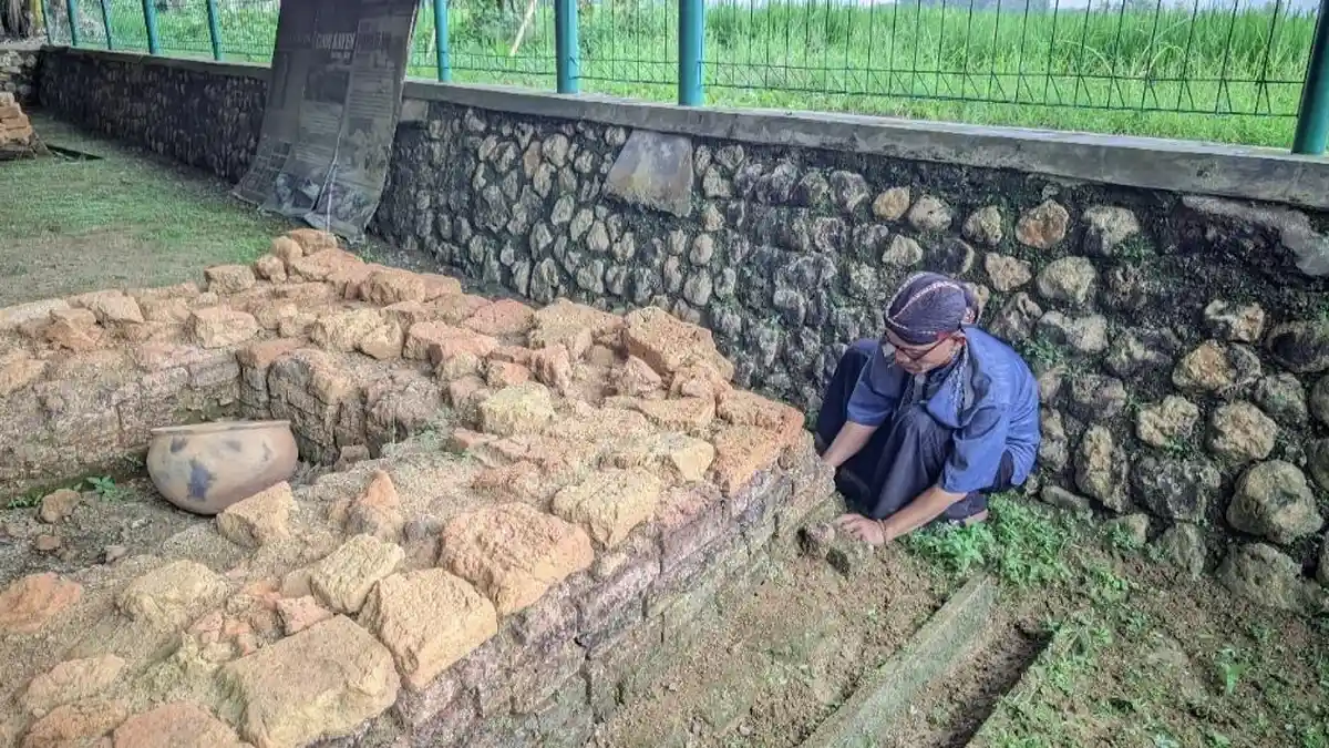 Anggaran Pemeliharaan Nihil, Rohmat Berjuang Rawat Candi Mataram Kuno ...