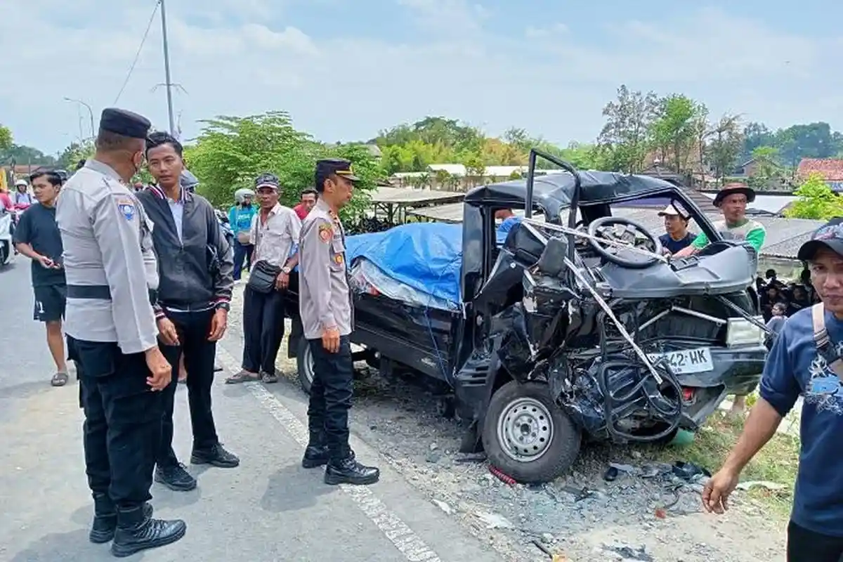 Laka Maut Piyungan Bantul, Bus Tabrak Pikap, Sopir Tewas di Tempat