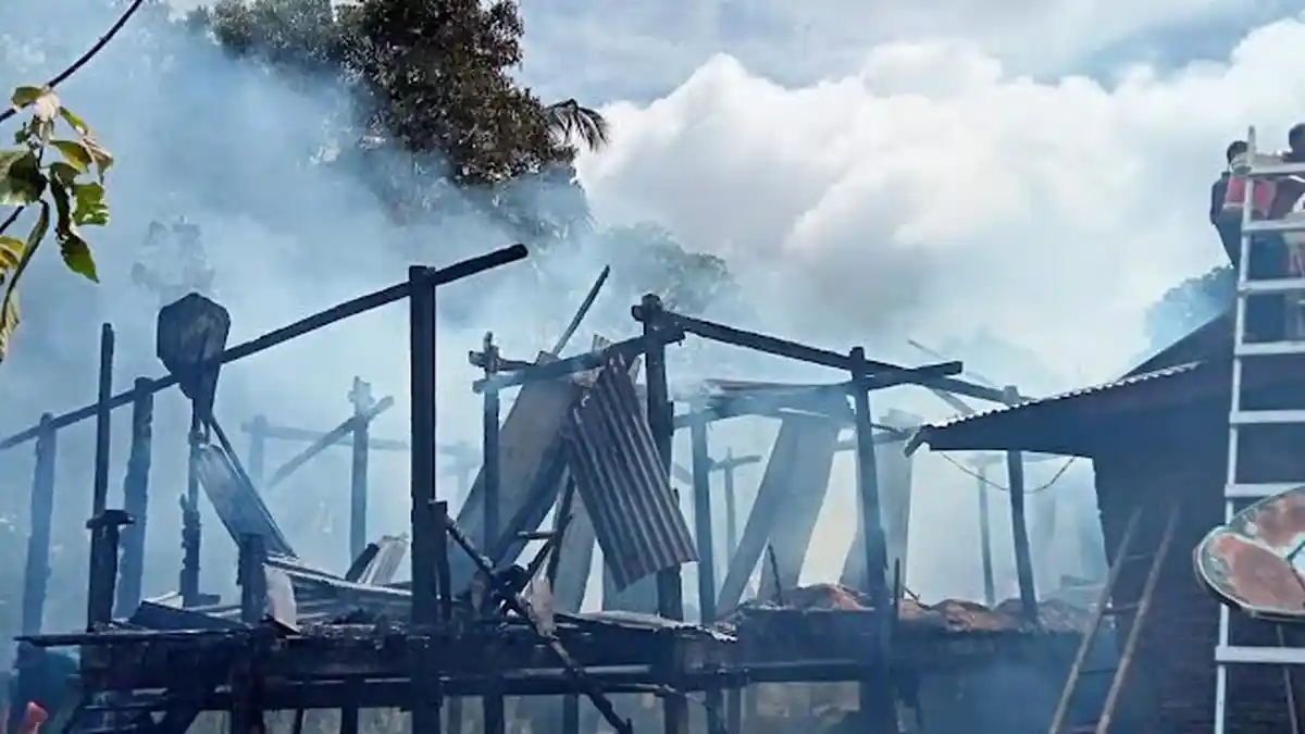 Satu Rumah Panggung dan Uang Rp 10 Juta Hangus Terbakar di Dusun Baruppu Pinrang