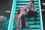 Penyanyi-Fajar-Syahid-feat-Aisyah-Icha-dalam-video-klip-lagu-Madura-Beres-Kerrong.jpg