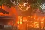 BREAKING NEWS Rumah Terbakar di Puuwatu Kendari Sulawesi Tenggara, Warga Histeris