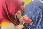 Petugas-kesehatan-di-Balangan-memberikan-layanan-imunisasi-kepada-balita-di-Paringin.jpg
