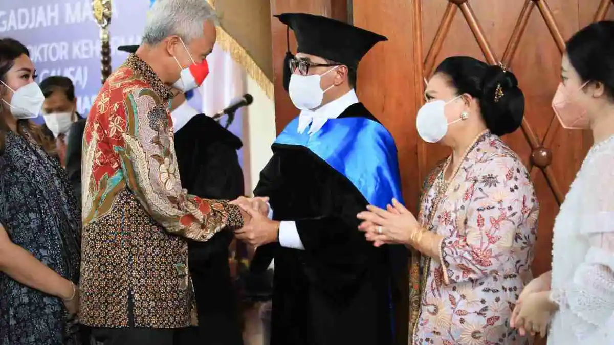 Menhub Budi Karya Sumadi Raih Honoris Causa UGM, Ganjar: Memang Layak!
