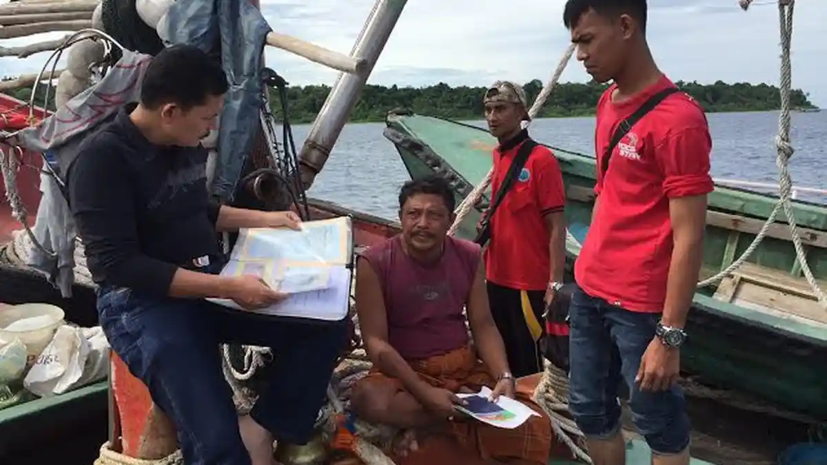 Kapolres Turun Langsung Periksa Dokumen Kapal Pukat di Perairan Pulau Lasia