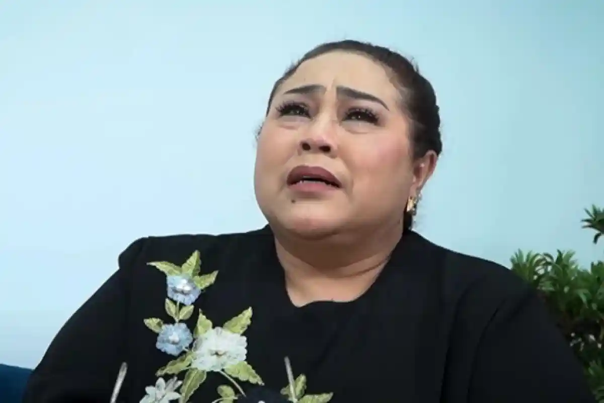 Nunung Pilu Lihat Suami Menangis saat Temani Dirinya Potong Rambut: Dia Nggak Tega