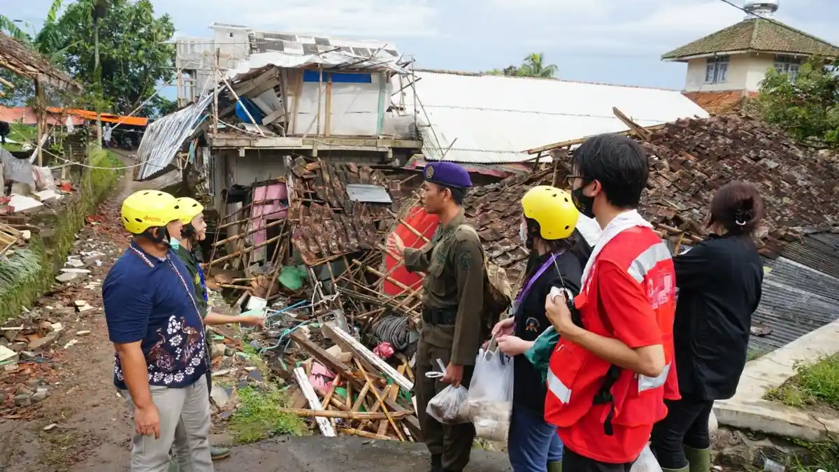 Unika Atma Jaya Terjunkan Tim Tanggap Darurat ke Cianjur