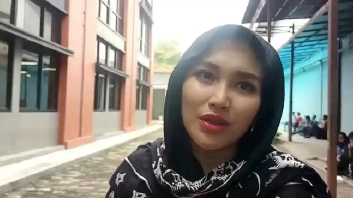 Ayu Ting Ting Akui Bisa Khusyuk Berdoa Saat Umroh, yang Baik-baik Doanya