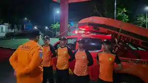 tim-sar-bandung-cari-korban-hilang-di-sungai-ciwulan-cikalong-tasikmalaya.jpg