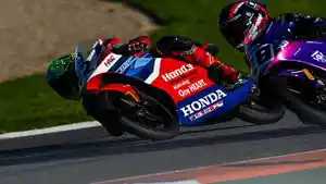 Dua-pebalap-binaan-PT-Astra-Honda-Motor-AHM-Veda-Ega-Pratama.jpg