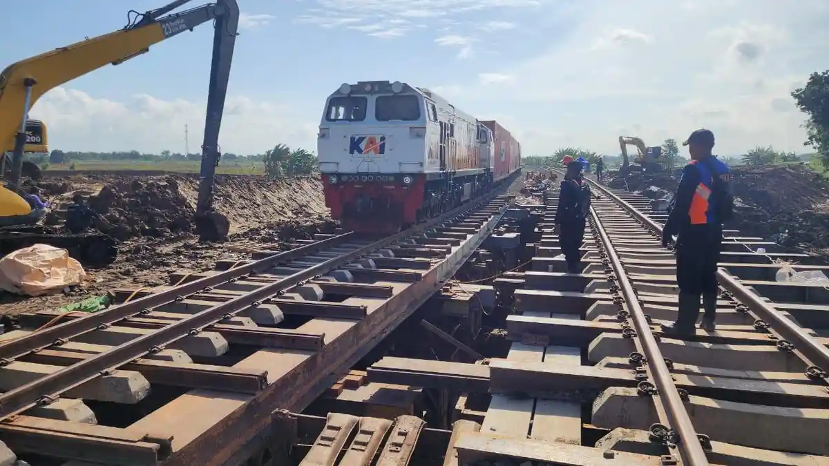 Perjalanan Kereta Jakarta-Surabaya Kembali Normal, Dua Jalur Rel di Grobogan Sudah Diperbaiki
