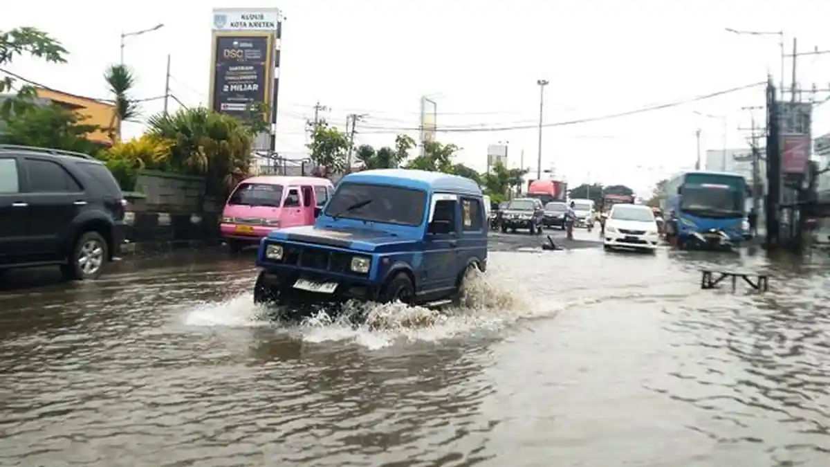 BREAKING NEWS: Jalan Pantura Kudus Kembali Terendam Banjir