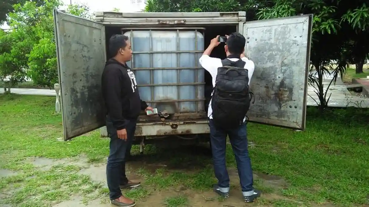 Dua Ton Minyak Ilegal dari Desa Bayat Muba Gagal Dibawa ke OKU Selatan