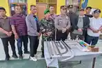 Barang-bukti-narkoba-dan-senjata-tajam-yang-ditemukan.jpg