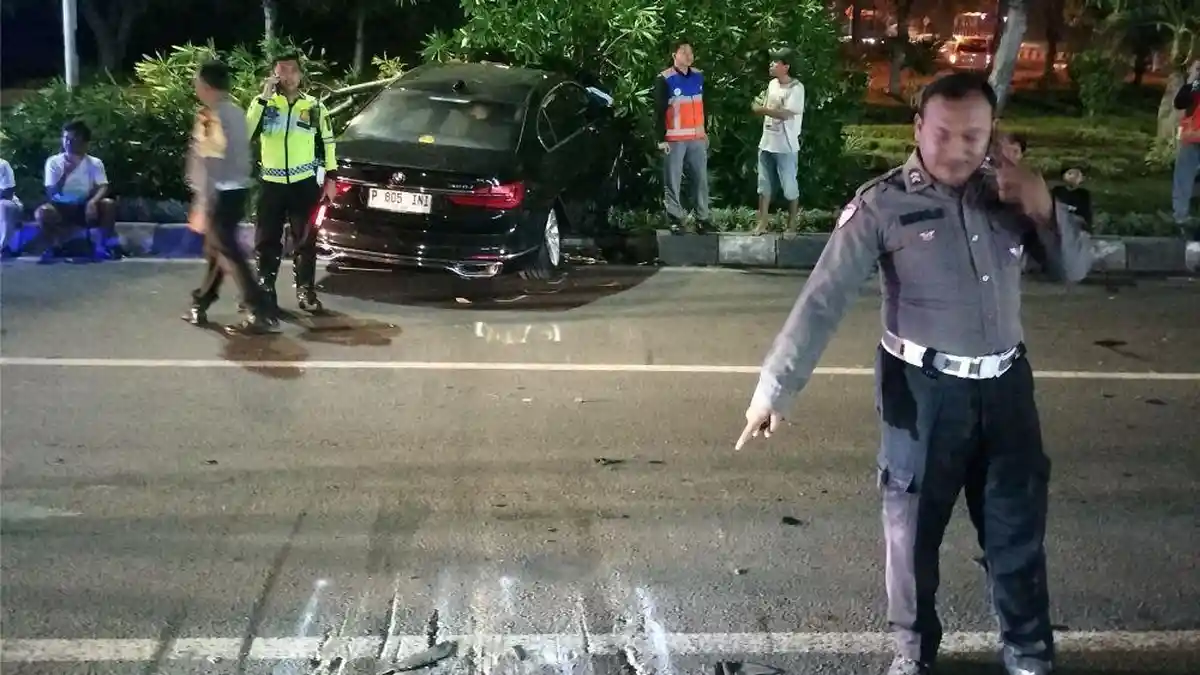Mobil BMW Terjun dari Tol Gresik Belum Tersambung, Jadi Korban Google Maps, Begini Kondisi Sopir