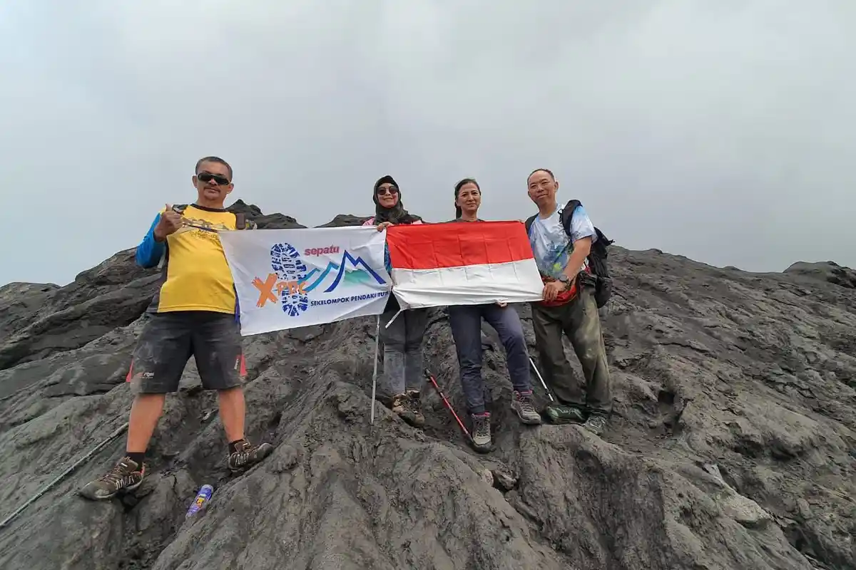Tim Sekelompok Pendaki Tua Berhasrat Taklukkan Gunung-gunung di Maluku Utara