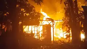 20260614-rumah-warga-pati-terbakar-diduga-dibakar-anak.jpg