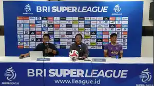 PERSIJA-VS-PERSIK-Pelatih-kepala-Persik-Kediri-Ong-Kim-Swee-saat-menghadiri-pr.jpg
