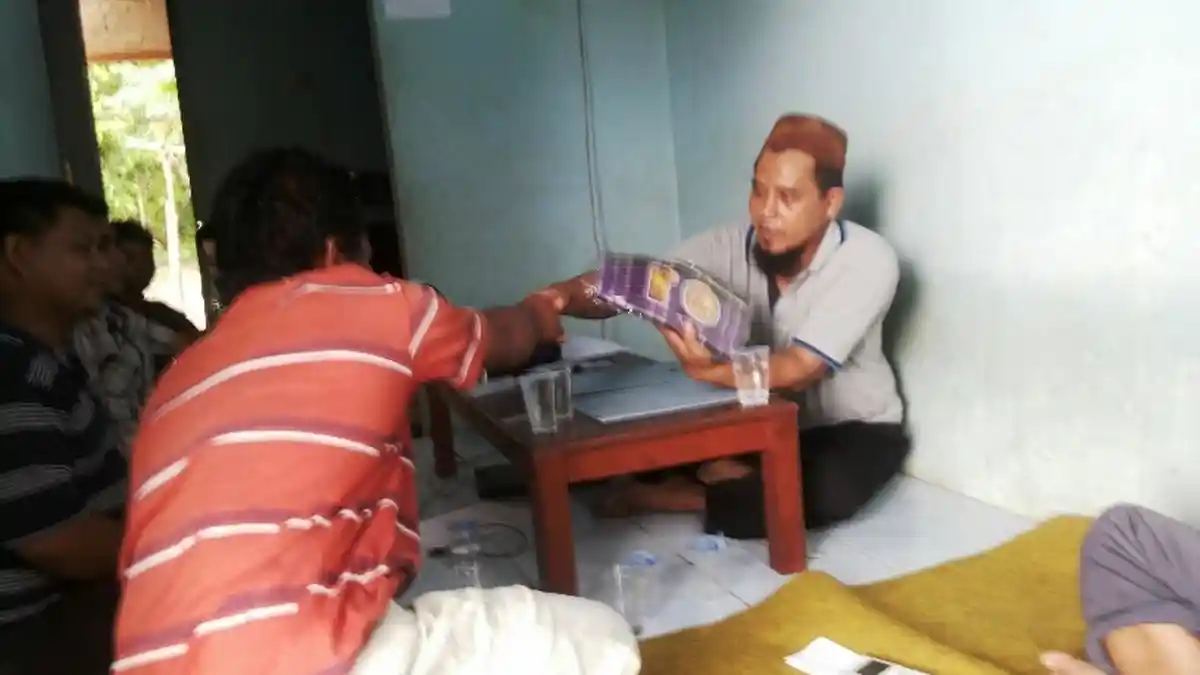 Usai Bagikan Kain Sarung ke Warga, Daryono Lapor ke Panwas Jebus