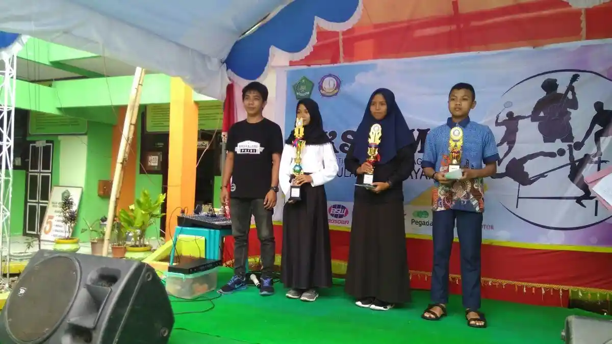 MTsN Kepulauan Selayar Juara Lomba Musikalisasi Puisi
