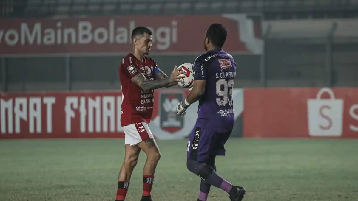 Teco Ganti Spider Wan, Ini Alasan Pasang Samuel Reimas saat Adu Penalti Lawan PS Sleman