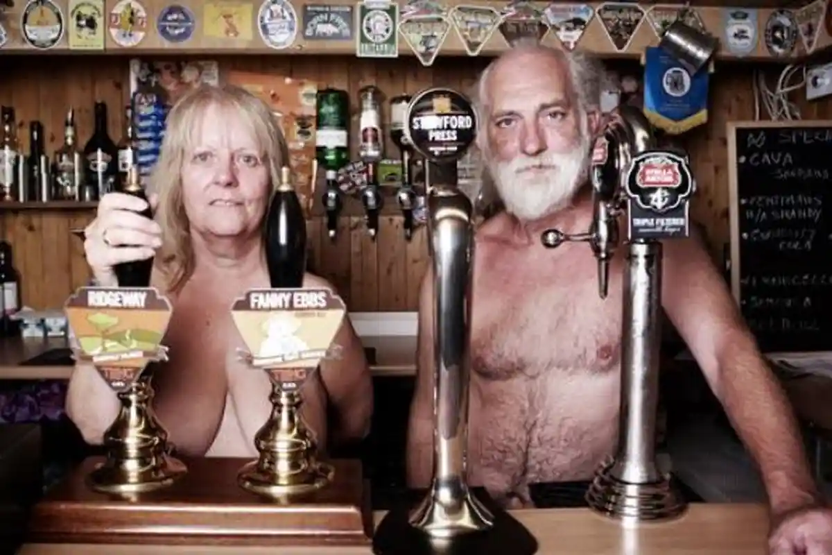 Jangan Coba Main ke Kampung Tua di Inggris ini, Bila Tidak Mau terkejut Lihat Warganya Bugil Semua