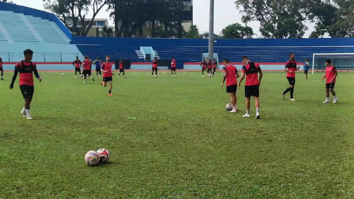 Arema FC Maksimalkan Latihan Terakhir di Stadion Gajayana Sebelum Hadapi PSIM Yogyakarta