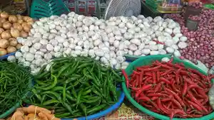 Harga-bawang-hingga-cabai-di-Pasar-Andounohu.jpg