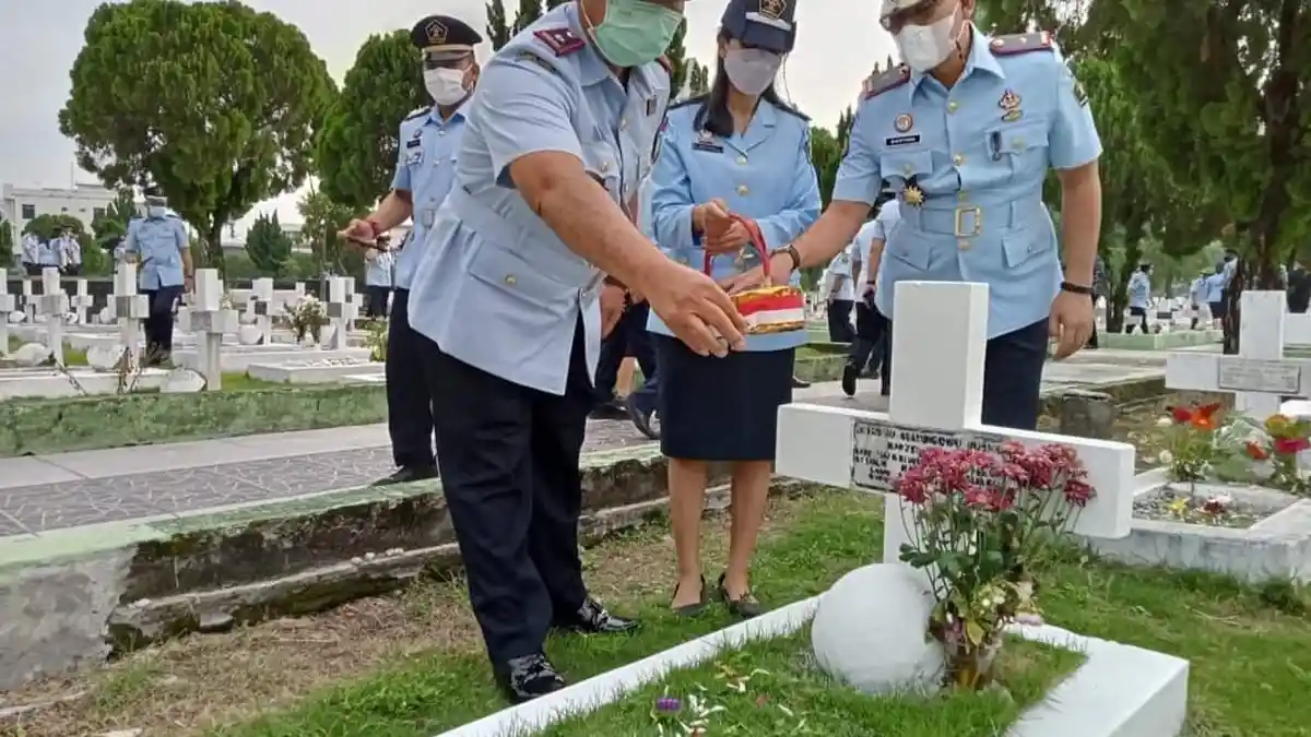 Kepala Rupbasan Medan Laksanakan Ziarah dan Tabur Bunga di Taman Makam Pahlawan Bukit Barisan