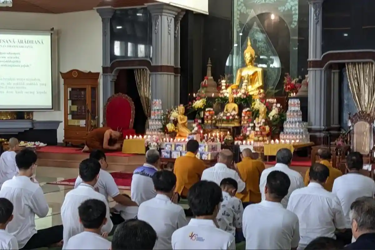 Dalam Bhāvanā dan Doa di Tanahputih: Waisak yang Menjernihkan Batin