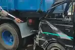 kondisi-truk-dan-mobil-carry-di-tol-porong-sidoarjo-km-761600b-senin-1362022.jpg