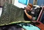 Kain Tenun Sutra Motif Khas Jawa Barat